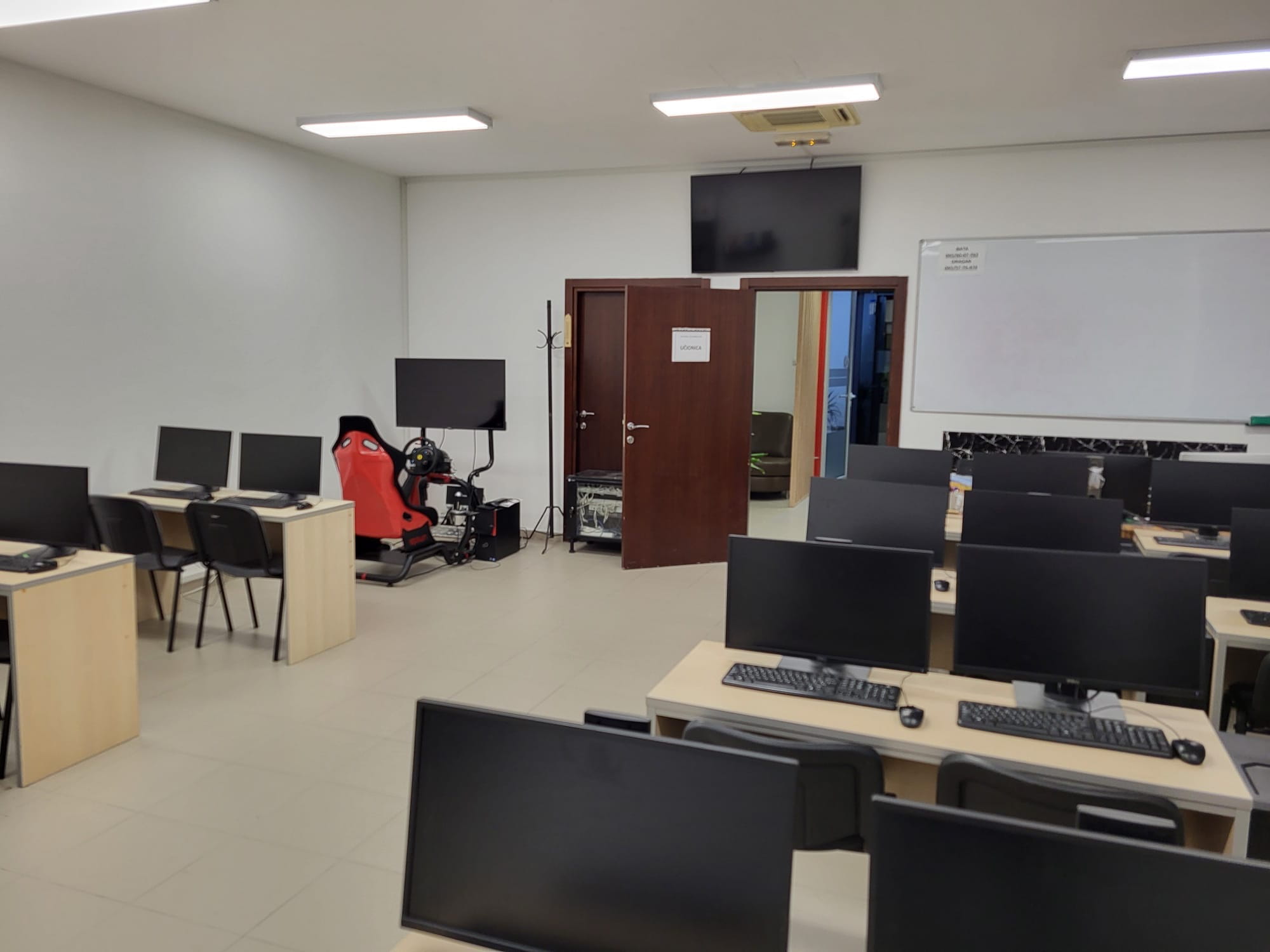 b2d7ac55-70e3-404b-ab94-fe82915efcee